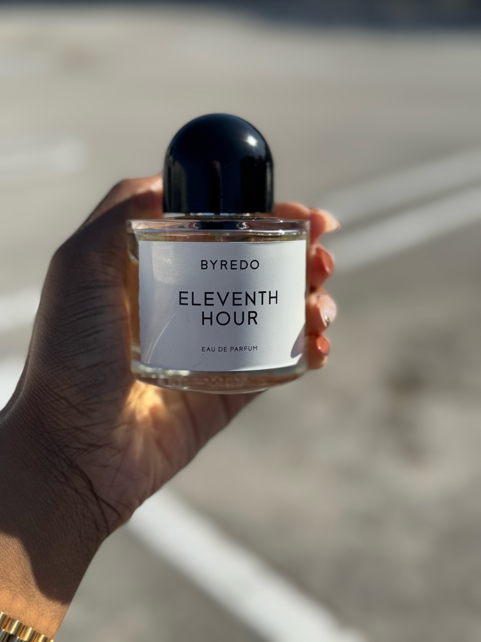 Scent of the day

Byredo’s “Eleventh Hour” is a unisex fragrance introduced in 2018, characterized by a complex blend of spicy, fruity, and woody notes.



	•	Top Notes: Nepali pepper (Ban Timmur) and bergamot, offering an initial spicy and citrusy freshness. 
	•	Heart (Middle) Notes: Carrot seeds, rum, and wild fig, contributing a sweet and slightly boozy aroma. 
	•	Base Notes: Tonka bean and cashmere woods, providing warmth and depth to the fragrance’s foundation. 

This intricate blend creates a scent that is both intriguing and versatile, suitable for various occasions.

#LTKGiftGuide #LTKBeauty
