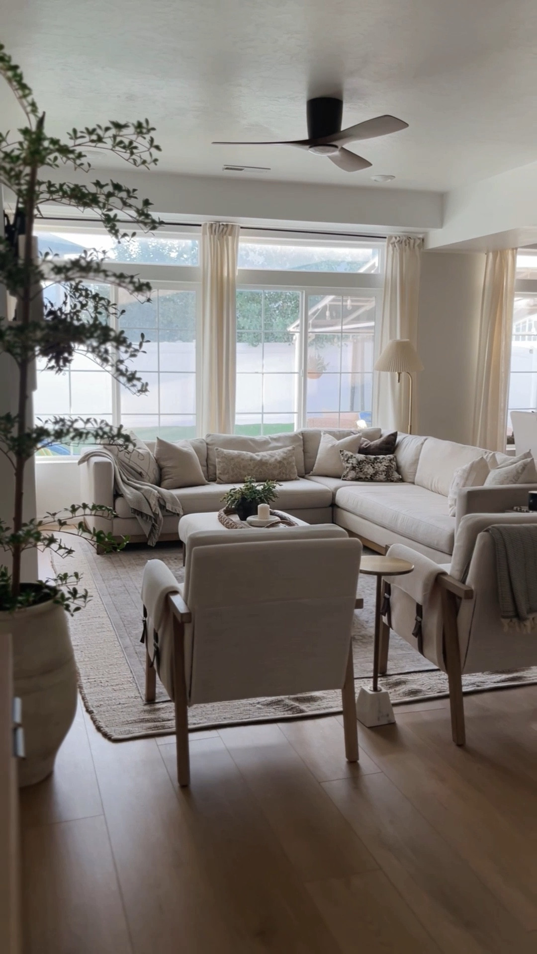 It rained today, in the evening the sun peaked out just before tucking itself away for the night leaving the most beautiful lighting... Goodnight summer we're ready for autumn now! 😴🌕✨






#interiordecor #homedesign #livingroomdesign #style #home #decor #neutral #fallhome #autumn #livingroom #chair #console #sofa #rug #fall #amazon #pillows

#LTKFindsUnder100 #LTKHome #LTKStyleTip