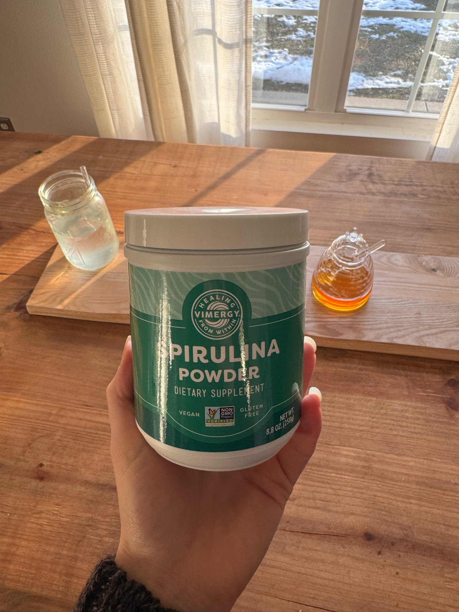 One of my favorite supplements to have in my daily regimen✨ I add it to my smoothie every morning. Use code DEVONG5 at checkout to save!

#ad #healthyliving #cleansupplements #holisticliving #supplements #spirulina 