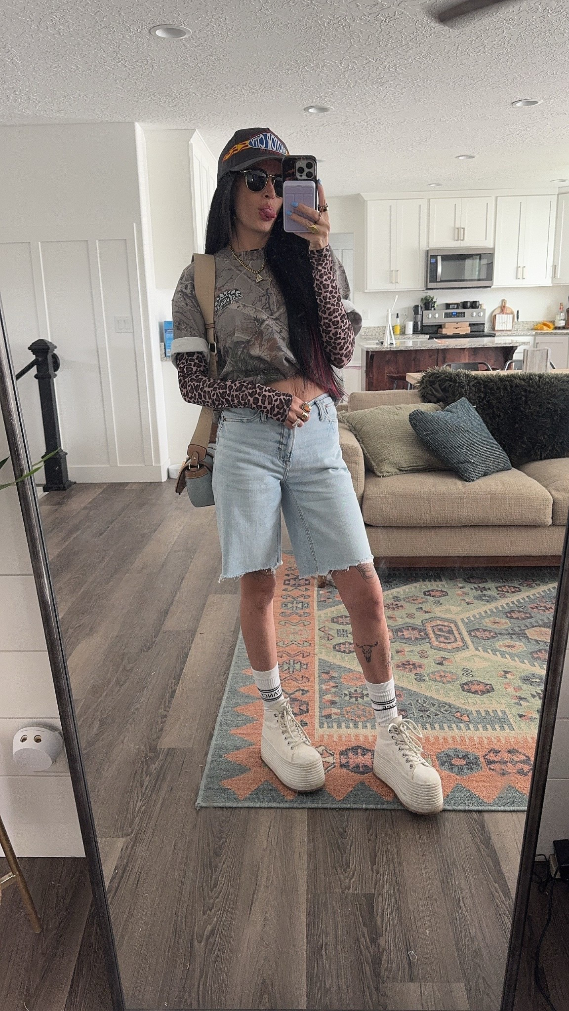 Tomboy style has my heart. I am obsessed with these jorts. 
#jeanshorts #jorts #tomboy #tomboystyle
