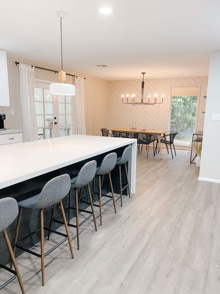 Featuring this open-concept mid-century modern aesthetic. ✨

#ltkfind
#competition
#kitchenstools
#diningroom
#lighting
#modern
#diningtable
#article

#LTKFind #LTKhome