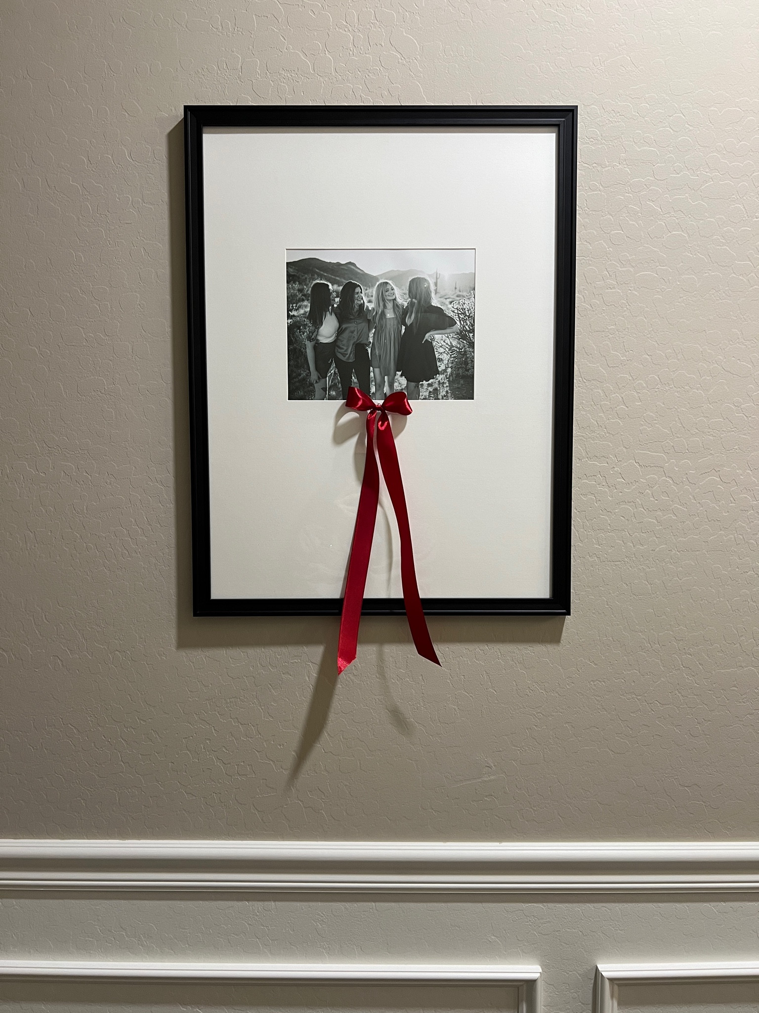 This is your sign to add bows to your picture frames as Christmas decor this year 🎀

#LTKFamily #LTKHoliday #LTKHome