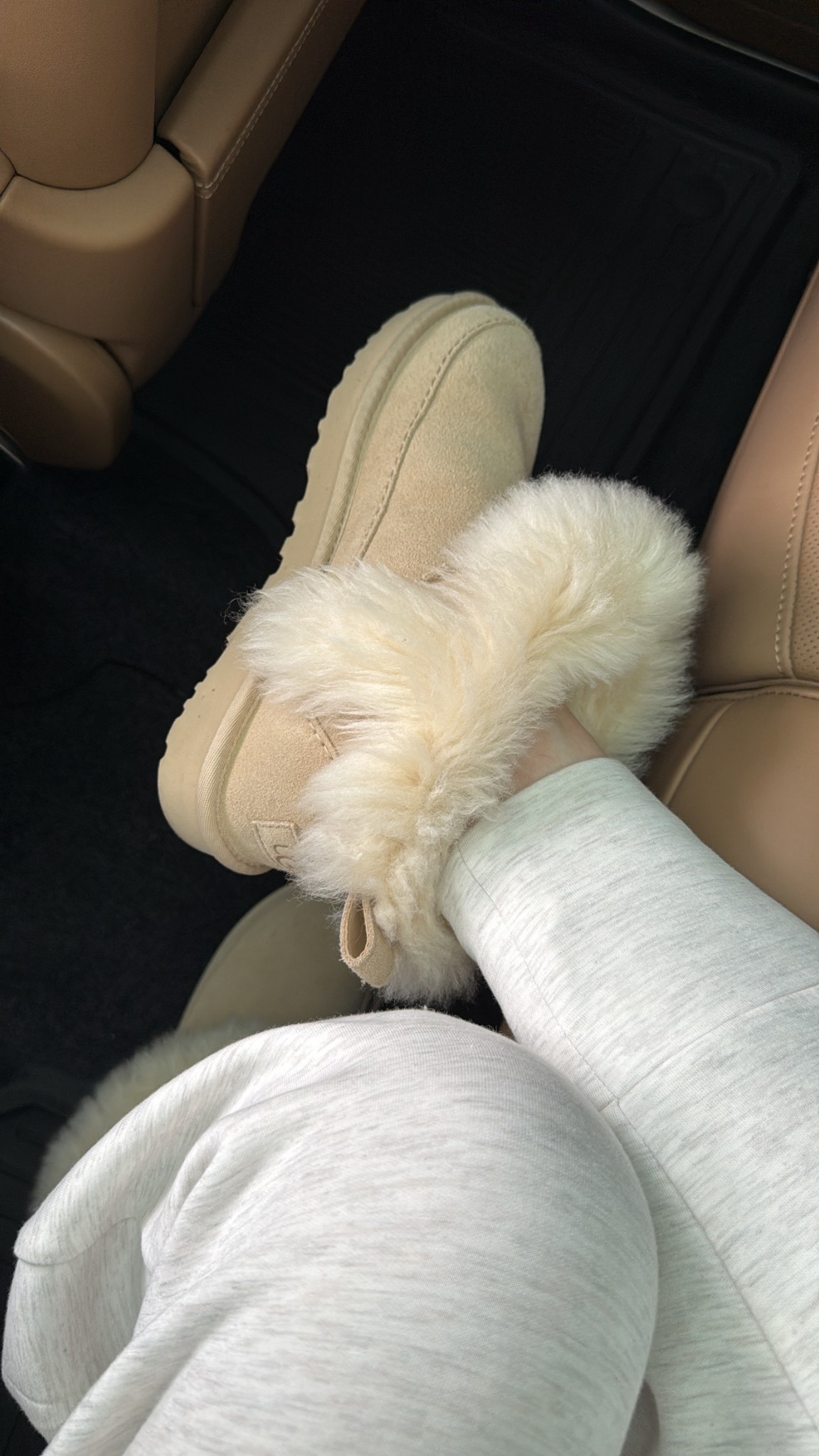 ugg ultra mini micro chalet (tts - I’m a 7/7.5 and have the 7)
varley lounge set (tts, xs)

#LTKPetite #LTKootd #LTKmomlife