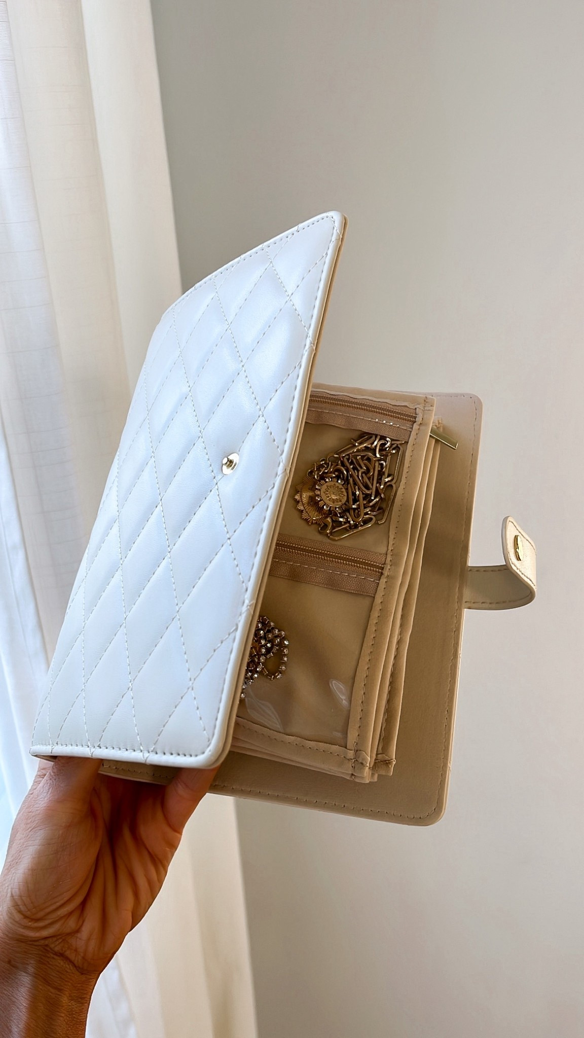 Stay organized with this chic jewelry case! Perfect for travel or home use. 

#LTKgrwm #LTKTravel #LTKHome
