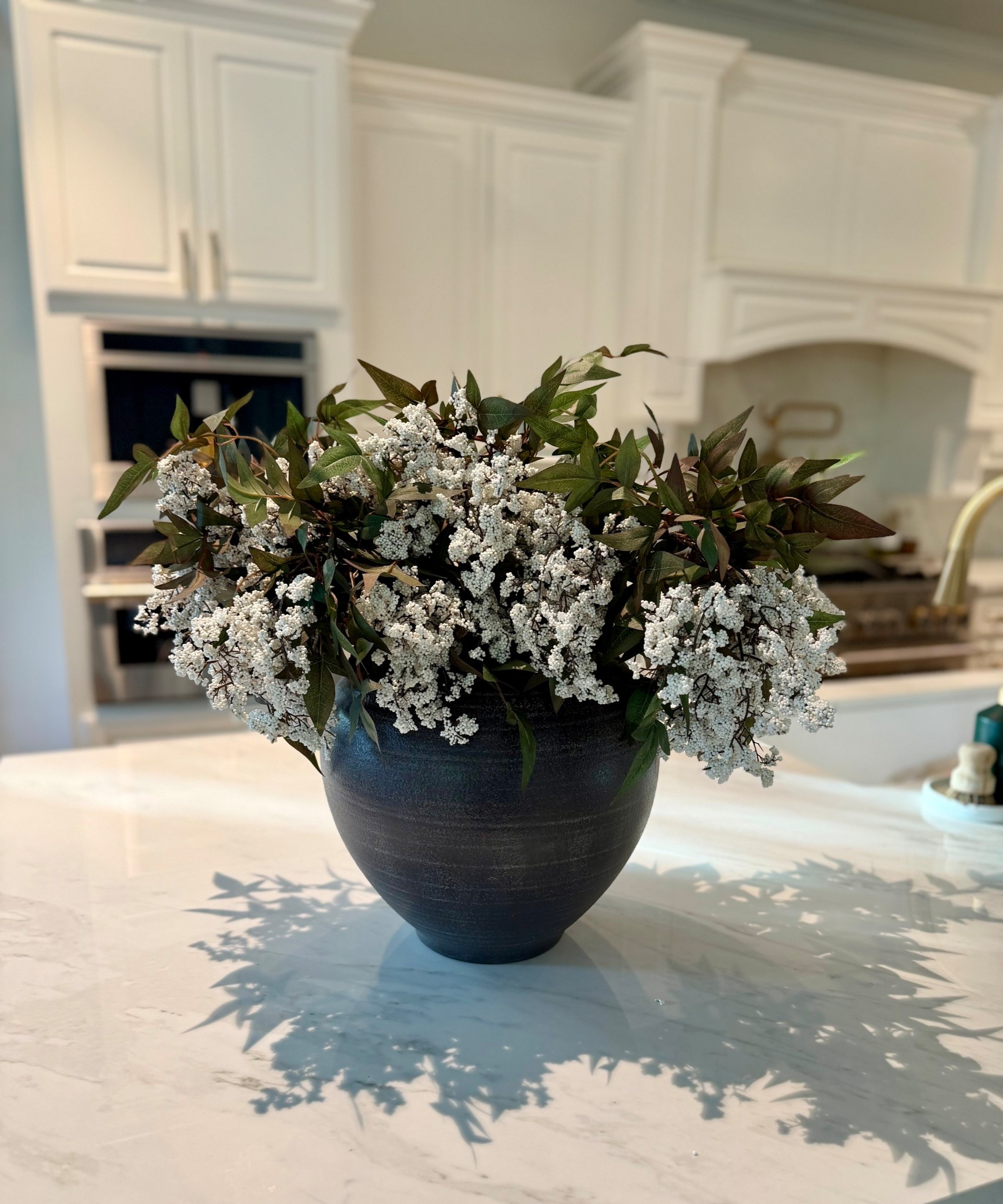 Sharing this designer look vase with these beautiful berry stems. If you are wondering how many stems, I shared how this vase looks with 3, 4, 5 & 6 stems for reference.
This is 5 stems

Vase
Studio McGee
Spring decor
Amazon find
Berry stems

#LTKSeasonal #LTKHome