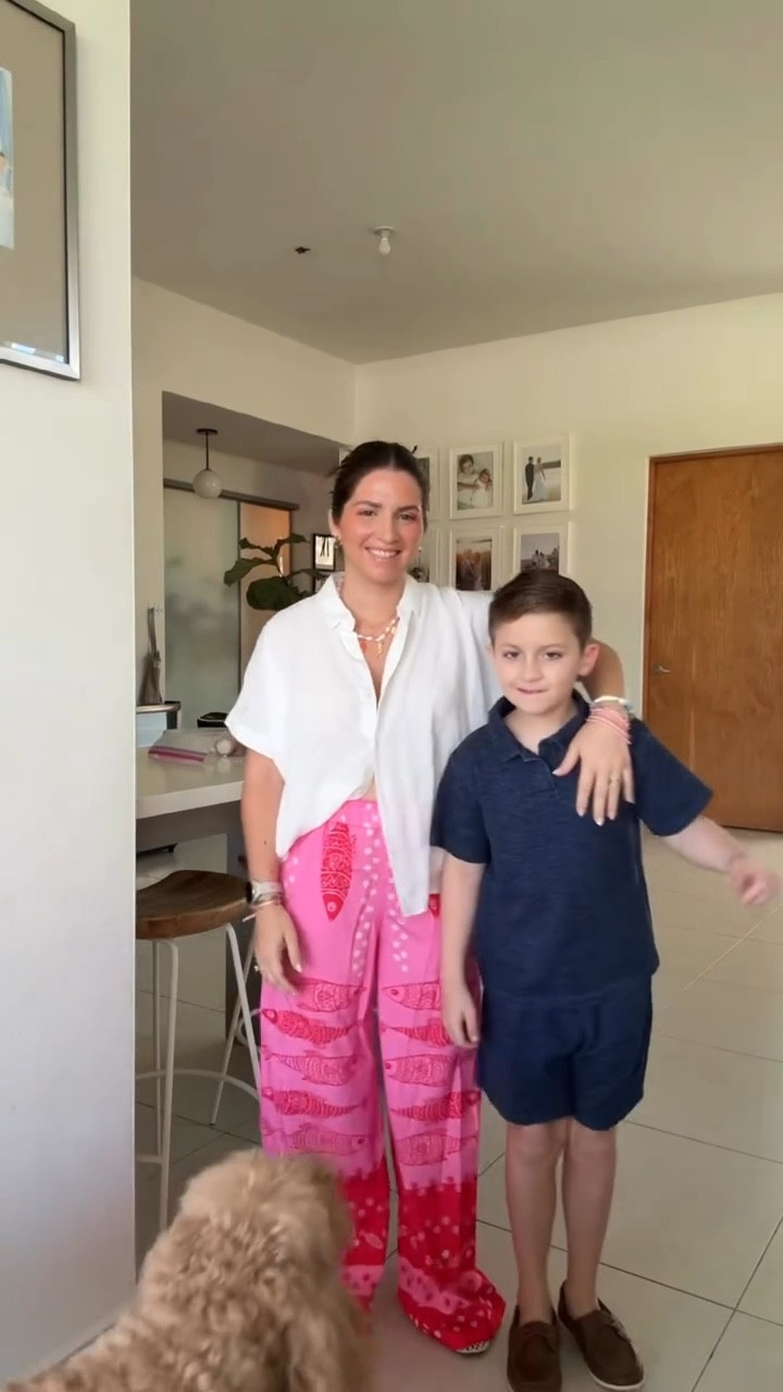 Nico lleva todo el weekend enfermo asi que se va con migo a trabajar hoy 💕
