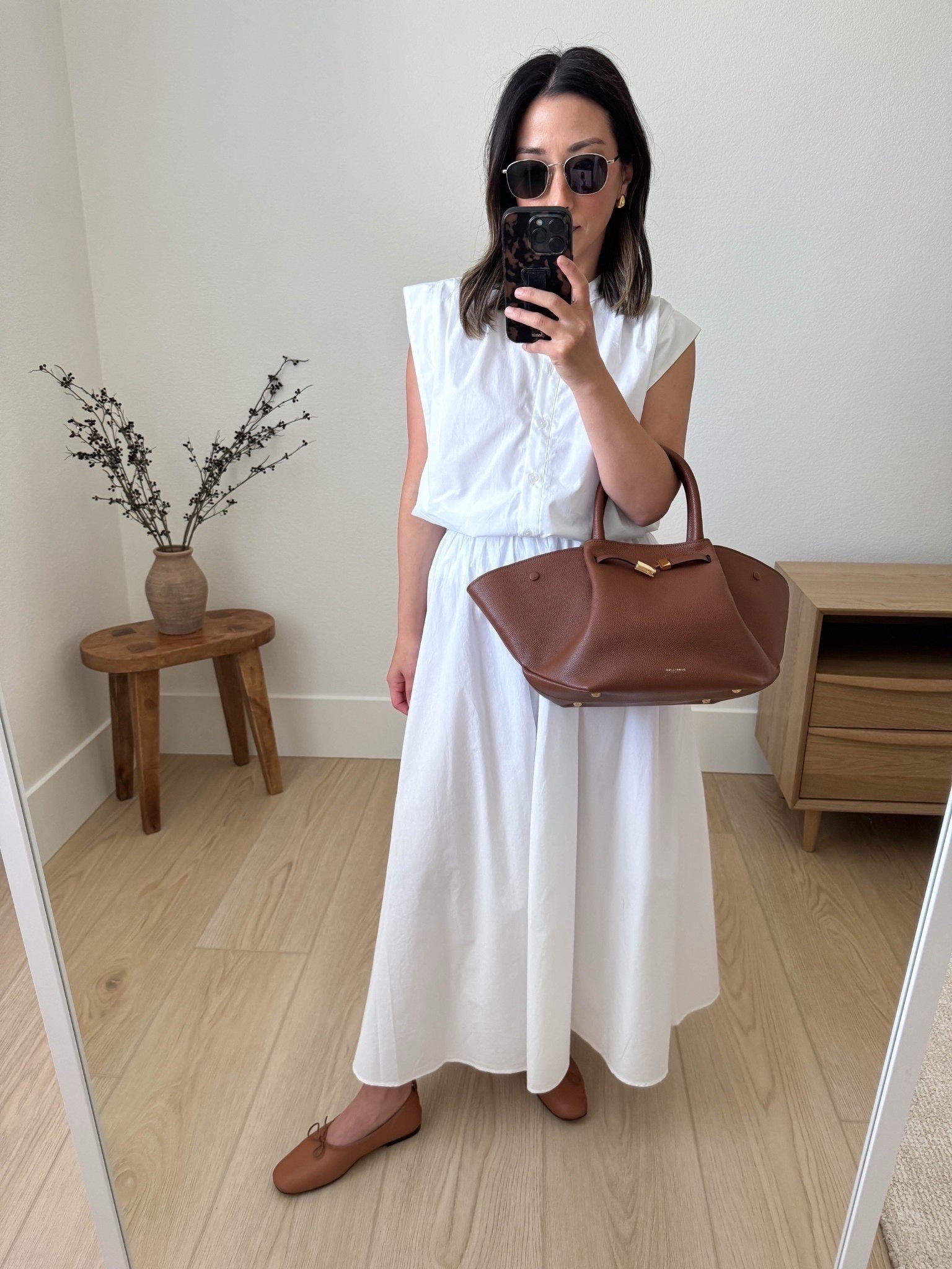 Simple spring outfit ideas. How to style a white poplin skirt. 

Banana Republic factory top xs (old, linked similar)
Madewell midi skirt xs (old, linked similar)
Everlane flats 5
DeMellier bag 
Le Specs sunglasses
J.Crew earrings

Spring outfits 2026, spring style, white skirt, spring skirts, petite style 



#LTKPetite #LTKmomlife #LTKootd