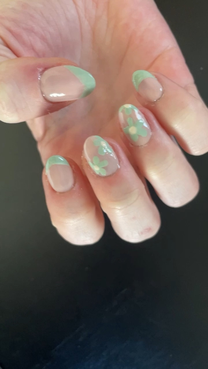 We’re coming up on spring pastel szn 🌿🌸 I think I definitely need to recreate this set on myself, but with lavender polish!!

Colors Used
-Essie Can Dew Attitude
-Modelones 019 Lavishly Loved

#LTKbeauty #LTKSeasonal #LTKFind