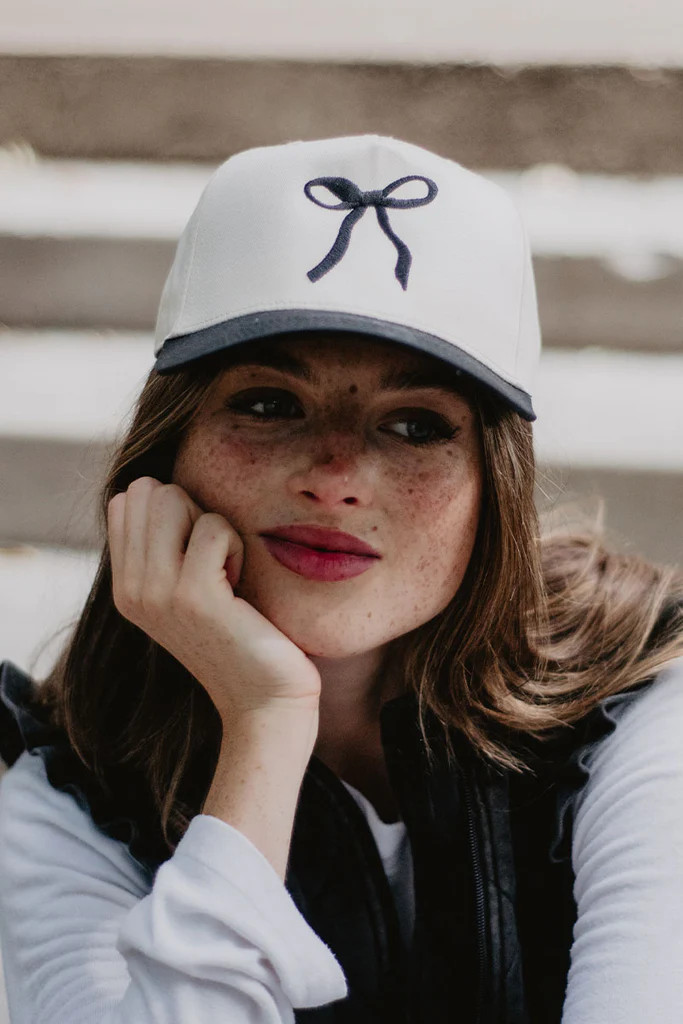 Black Coquette Bow Vintage Two-Toned Hat | Katydid