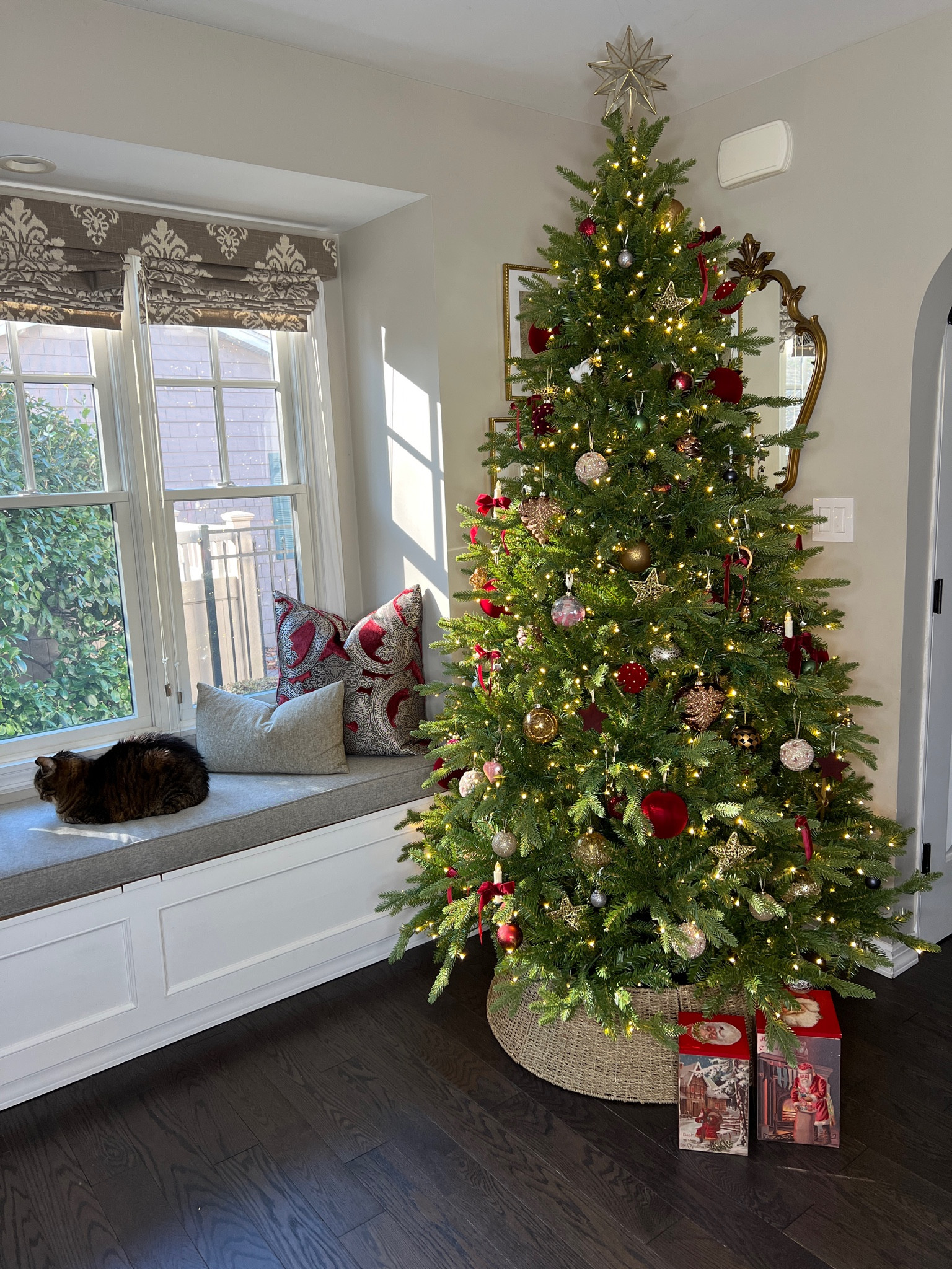Artificial Christmas tree

Tree, Christmas tree, pre-lit tree.

#LTKHoliday #LTKHome #LTKSeasonal