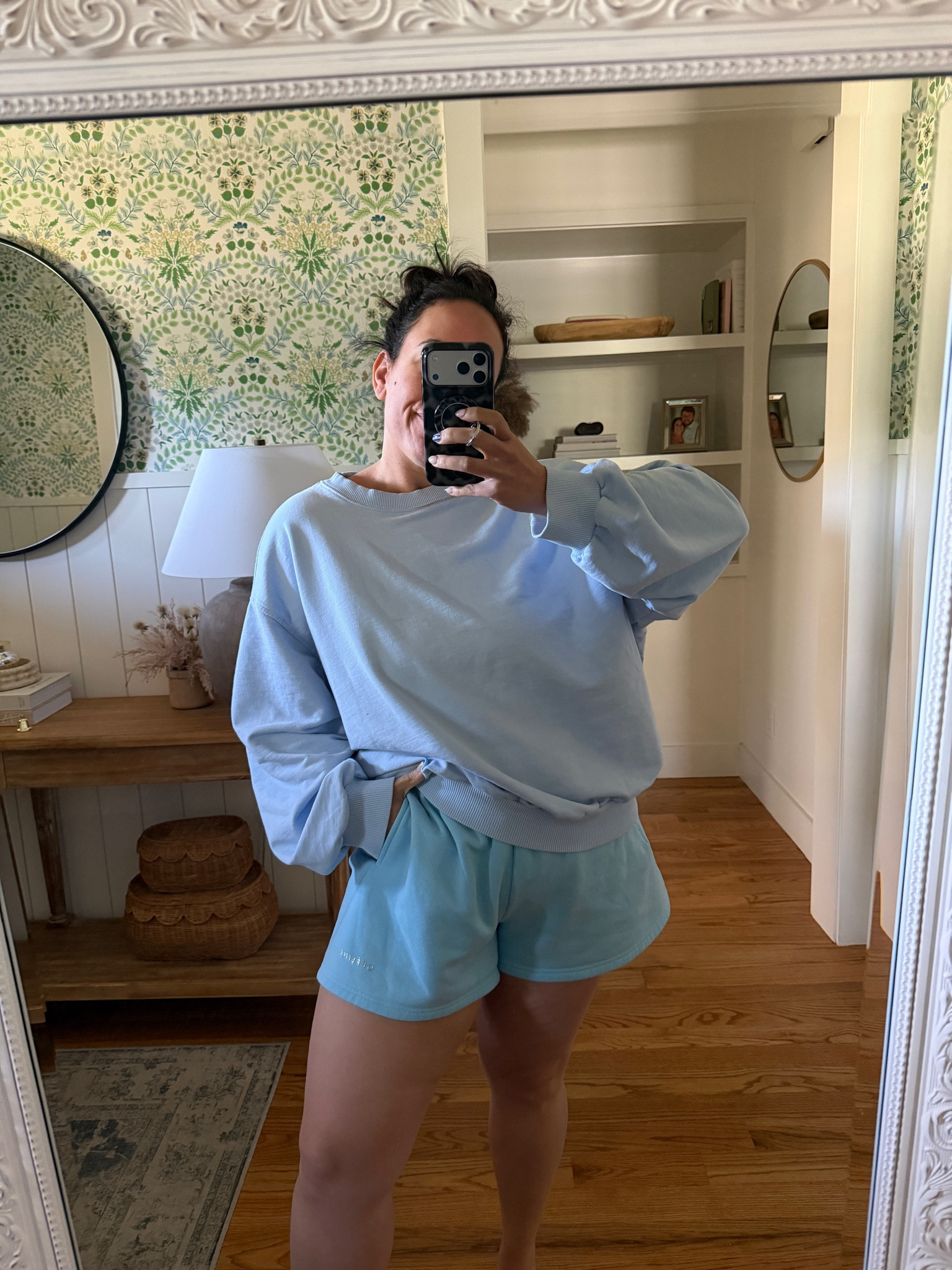 Comfy cozy favorites that I wear on repeat ☁️☁️☁️

#LTKMidsize #LTKootd #LTKgrwm
