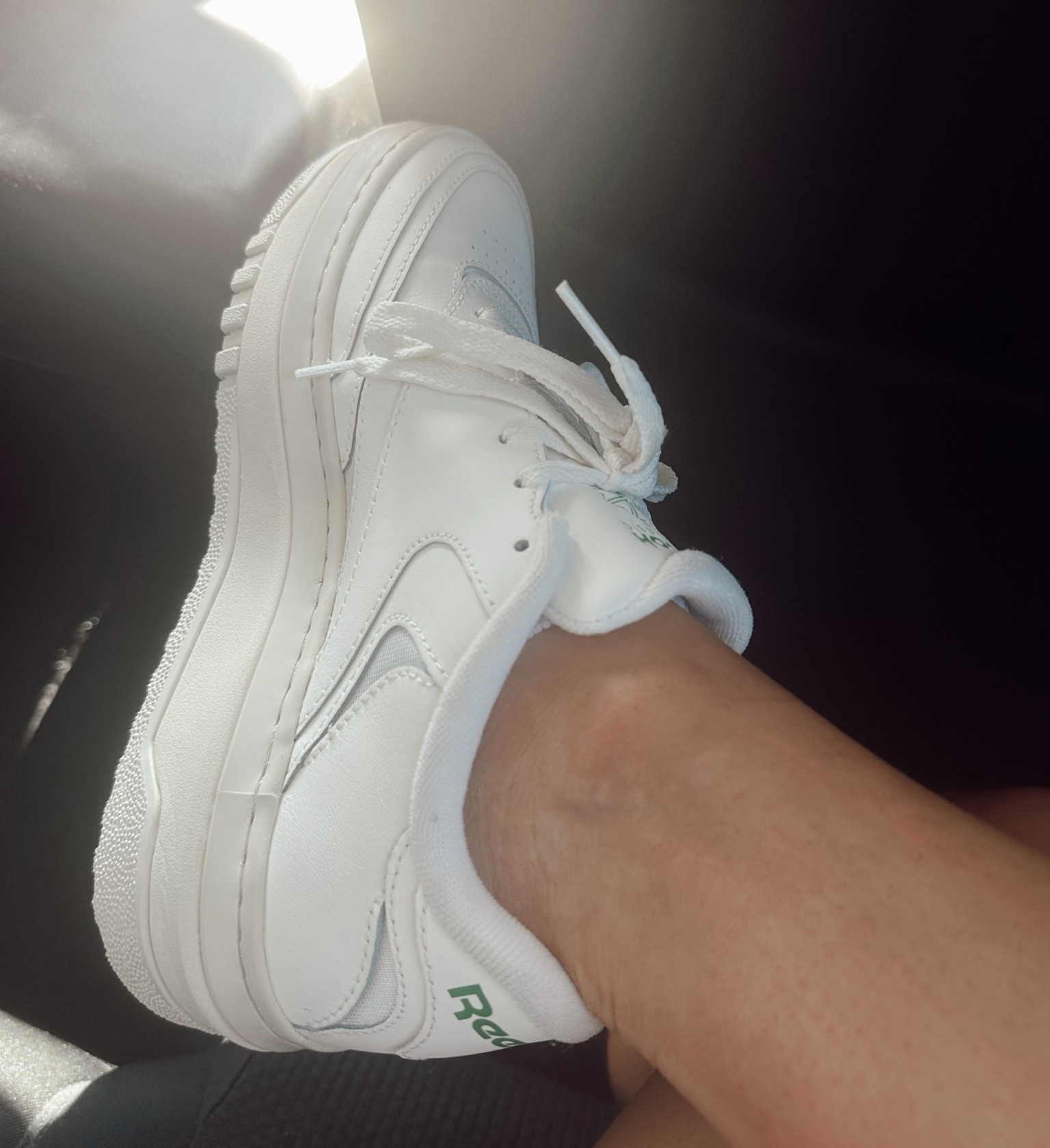 My favorite white chunky sneaker for fall! #whitesneaker #fallshoes

#LTKshoecrush