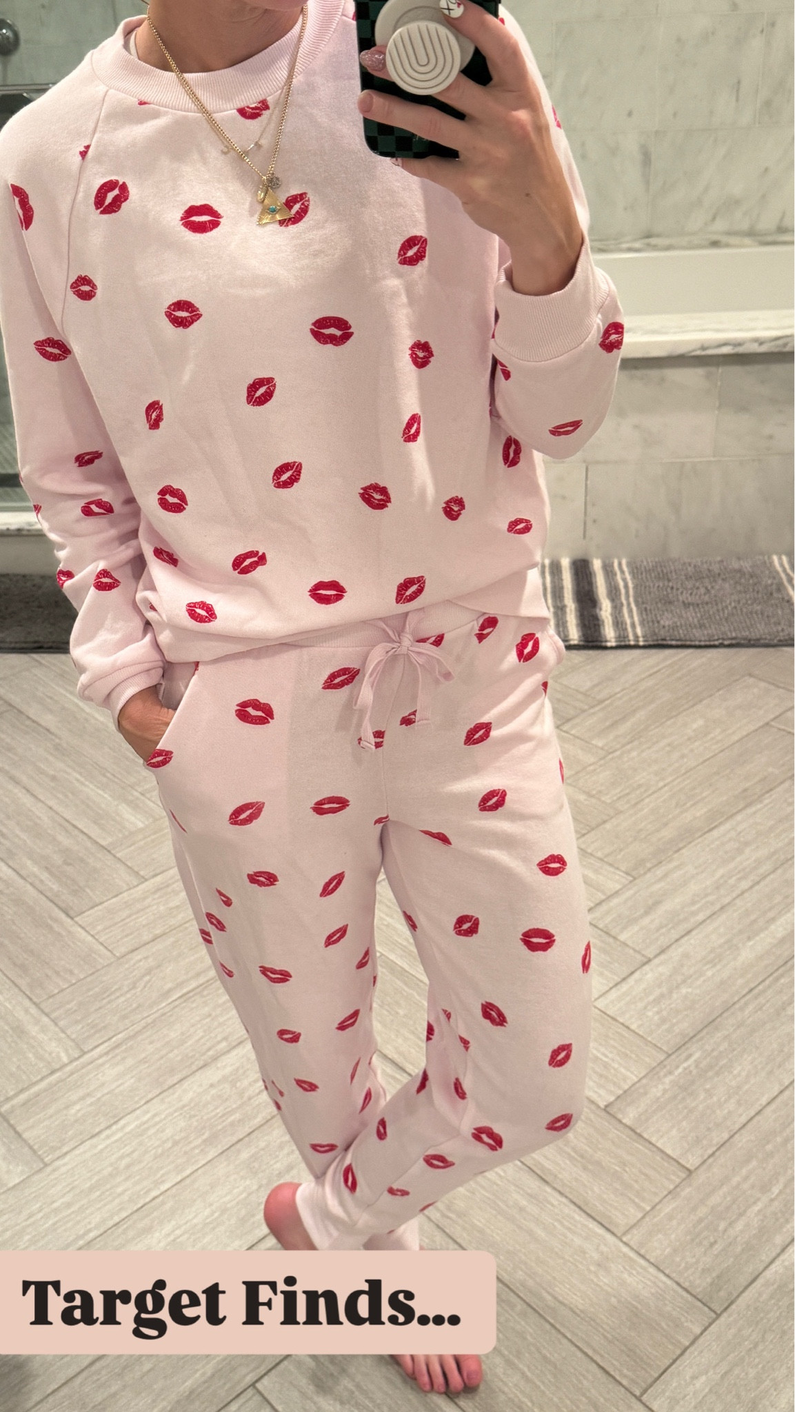 When the price is, Wright found this cute matching Valentine’s Day sweatshirt with joggers and the crewneck sweatshirt for just $40.  Sold separately.

#ValentinesLoungeSet #LoungeSet #Joggers #ValentinesOutfit #Valentine’sDay 