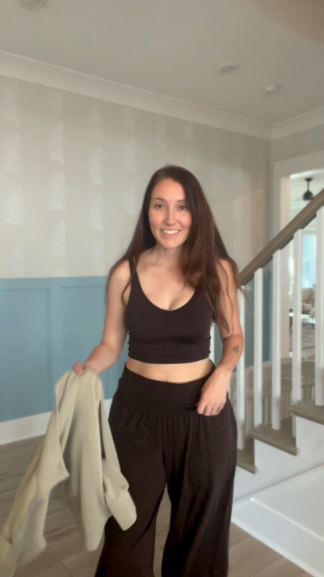 Mom comfy style, mom fashion, comfy and cozy, athleisure, car line fit, mom ootd, ootd mom life 

#LTKootd #LTKmomlife #LTKgrwm