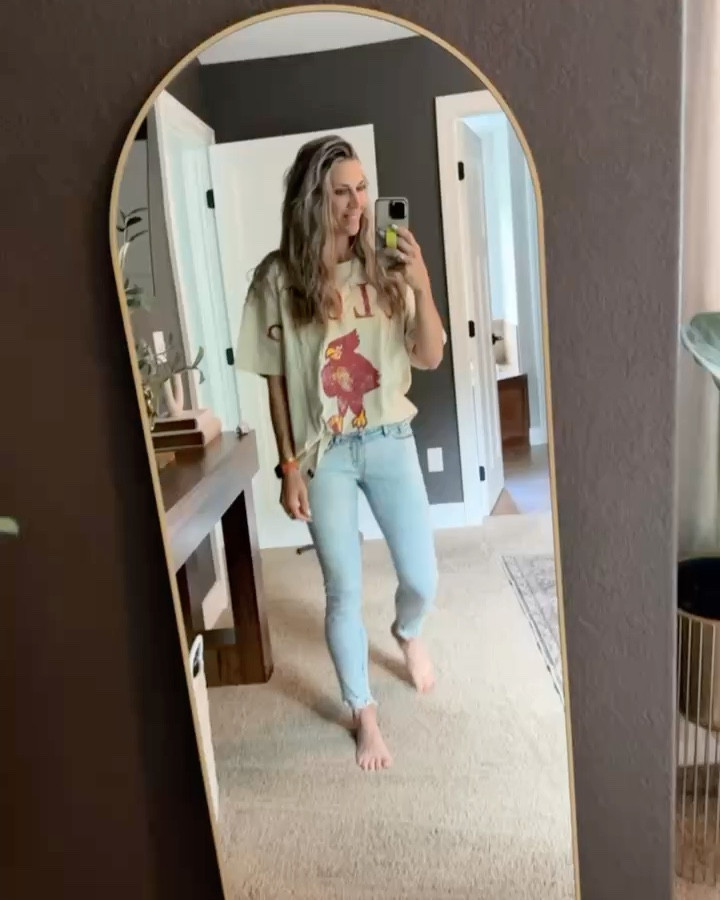 Buckle// College Sports Wear // Iowa State Cyclones // perfect skinny jeans // light wash denim // oversized shirt

#LTKSeasonal #LTKStyleTip