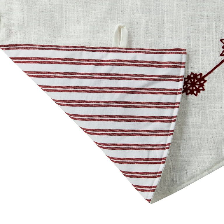 My Texas House Fallon Red Snowflake Polyester Christmas Tree Skirt, 52" | Walmart (US)