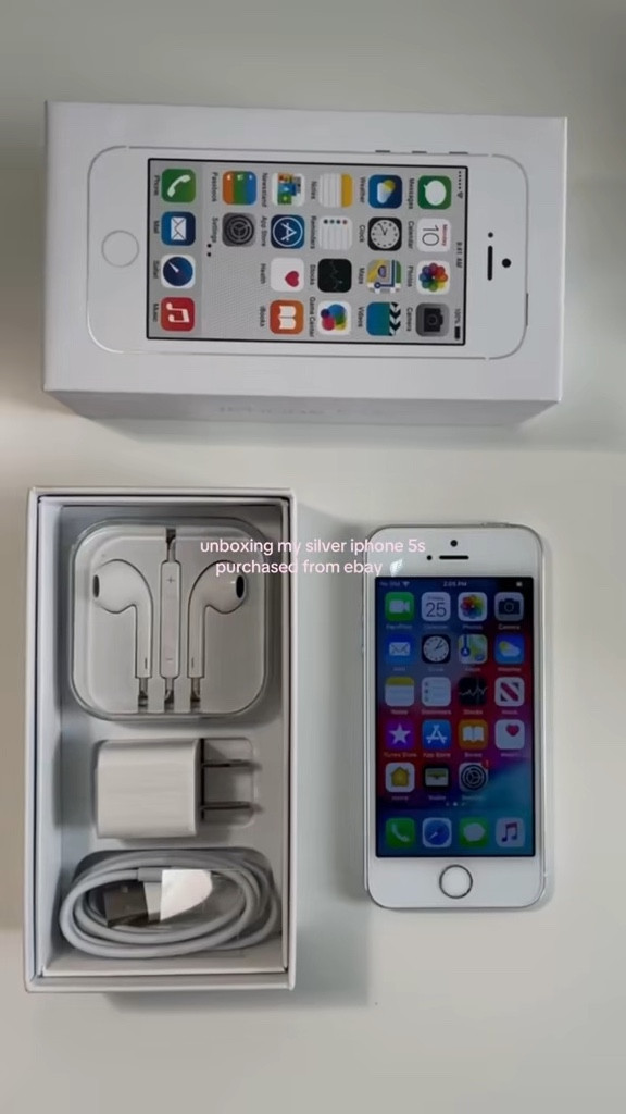this is your sign to purchase the iphone 5s 🪽

tags:
iphone 5s, 2010s aesthetic, old iphone, digital camera aesthetic, iphone 5s aestheticc