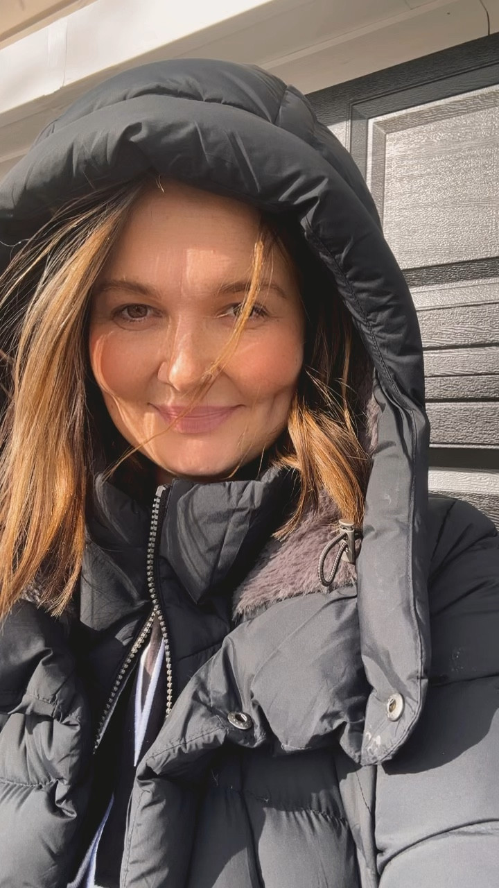 second year in a row wearing this jacket in our,sometimes😅,windy and cold state of Iowa💨literally I just need a tshirt under. So warm and cozy. I’m 5’9 and it goes to my knees . Wearing size Large (pre pregnancy) as I like to be comfy and it fits me perfectly over my 24weeks bump🤰you all need to invest in this jacket!

#LTKworkwear #LTKbump #LTKSeasonal