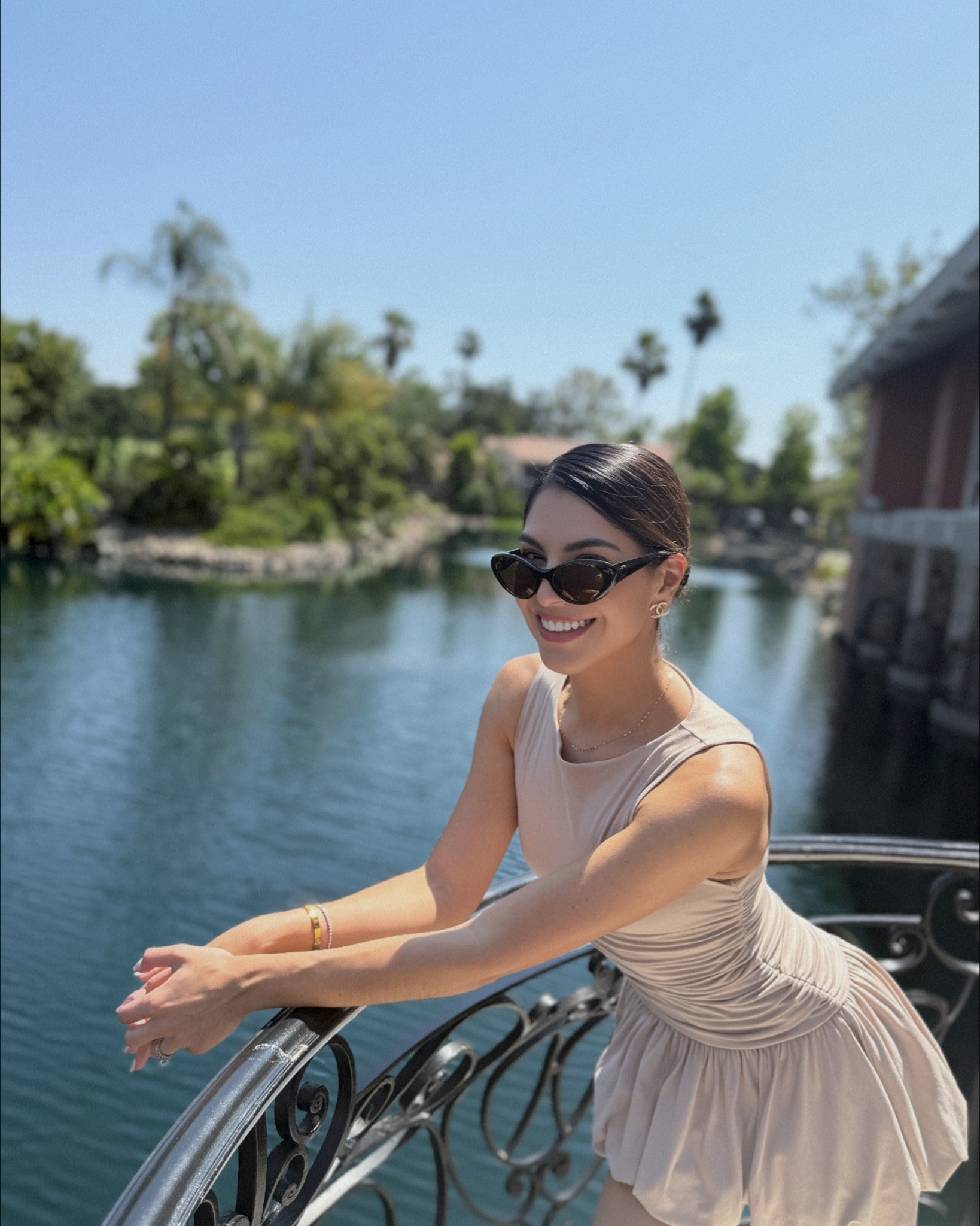 Somewhere between Westlake and the South of France…

Soft neutrals, romantic cuts, and a day that felt like vacation 🌿🕊️

#ltkstyle #ltkfashion #ltkcreator #ltkchic #ootdinspo #elevatedstyle #quietluxuryvibes