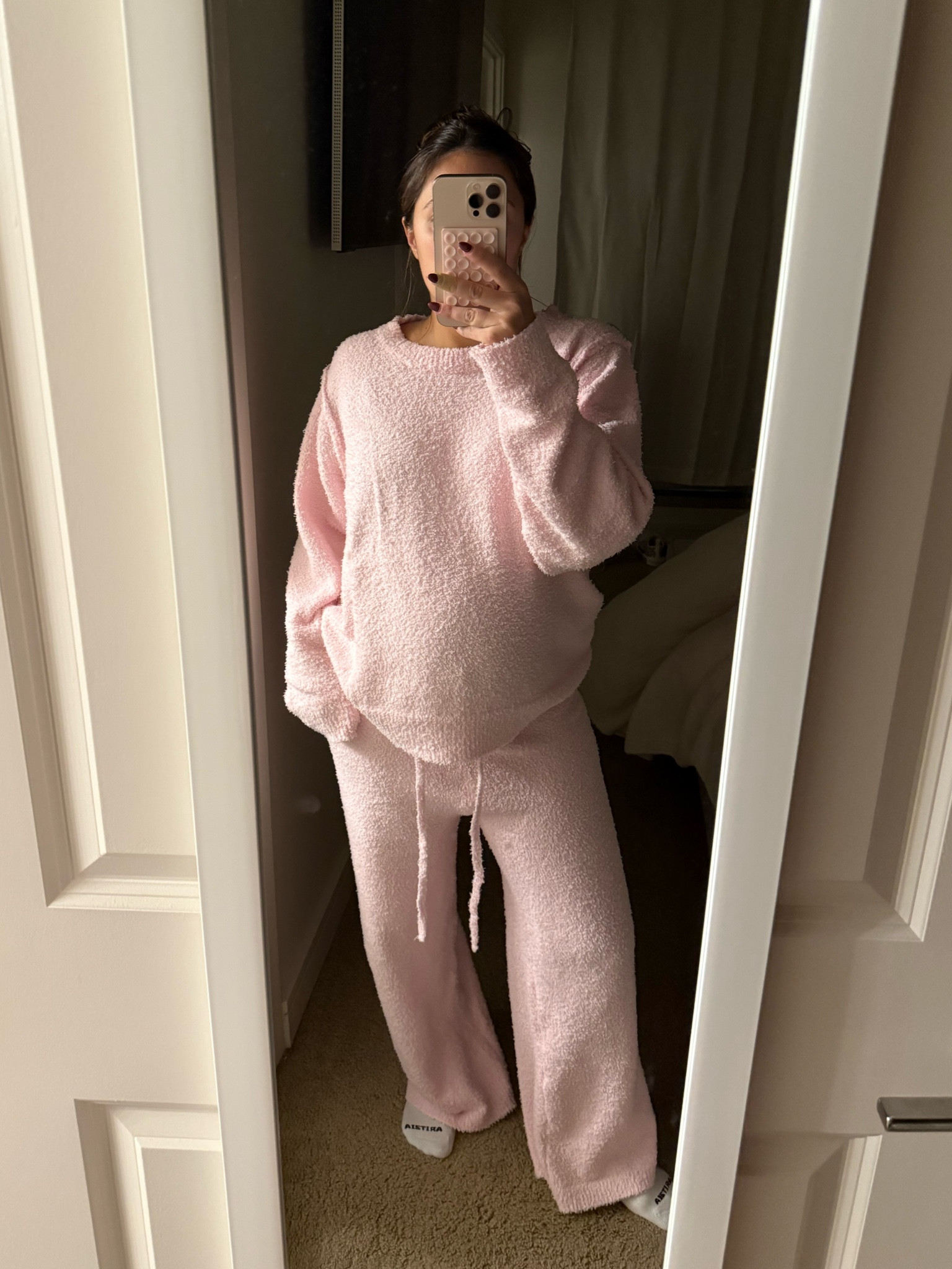 This set feels like you’re wearing a barefoot dreams blanket I’m not kidding. Size up for coziness/oversized fit. Pants are short girl friendly - I’m 5’2