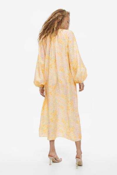 Oversize-Kleid mit Bindedetail | H&M (DE, AT, CH, NL, FI)