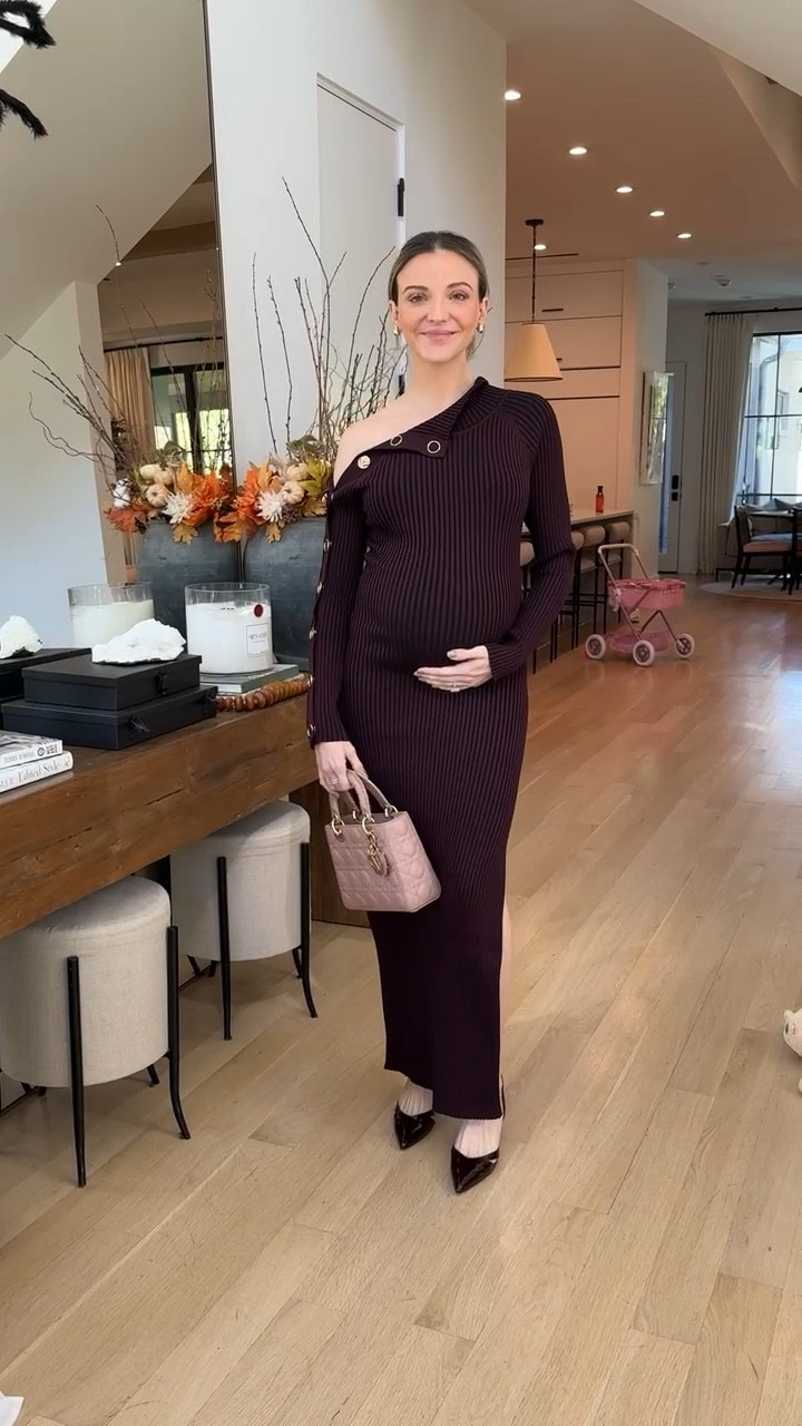 Sweater dress for fall 

#LTKWorkwear #LTKSeasonal