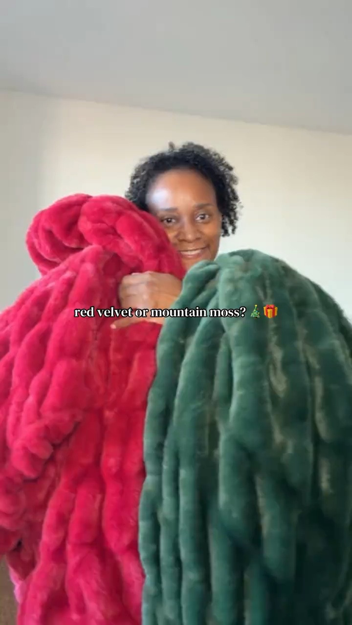Red Velvet or Mountain Moss—which Comfrt The Dreamer Blanket are you putting under the tree? 🎄🎁

#LTKHome #LTKselfcare #LTKOver40