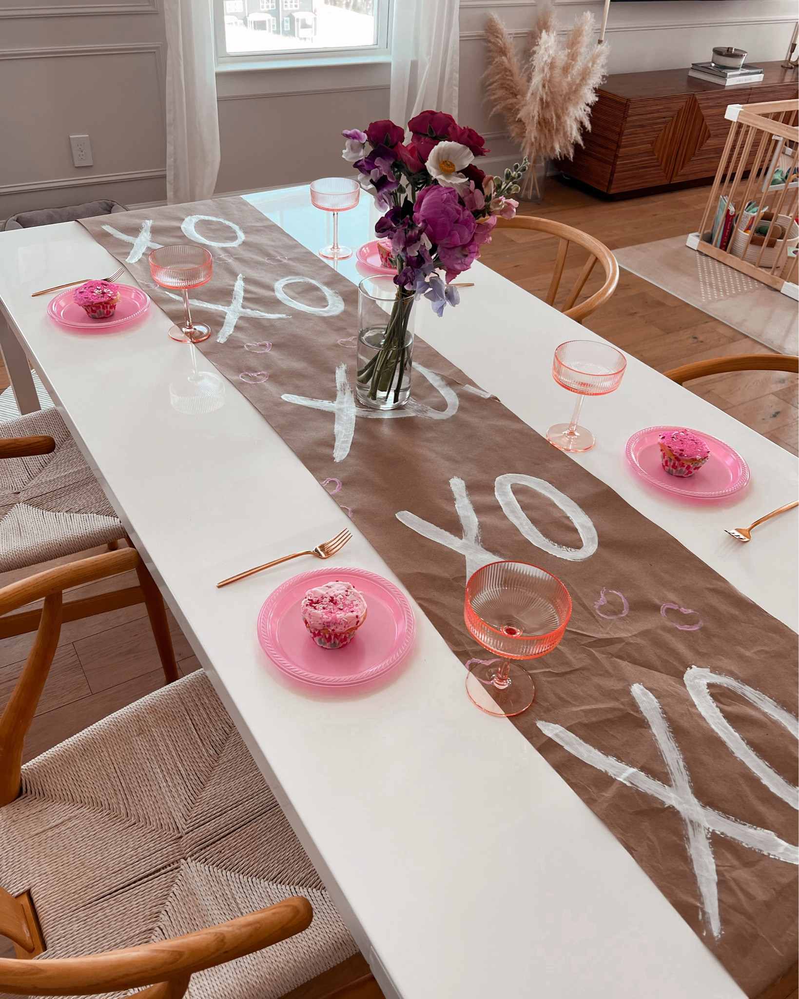 Valentine’s Day and Galentine’s Day table runner & photo backdrop🤍
.
- DIY table runner and photo backdrop
- pink glassware
- rose gold flatware
- heart balloons

#LTKSeasonal #LTKParties #LTKHome