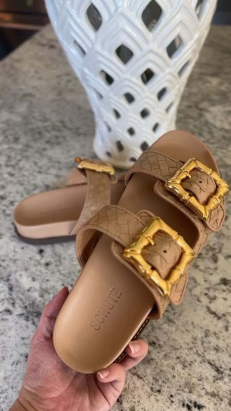 When you find the sandal of the Summer in stock in ALL SIZES! Going fast 🏃🏼‍♀️☀️