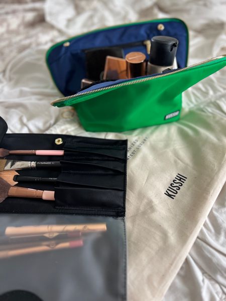 New preppy launch ….
Kusshi luxury make up organizing bag
With make up brush organizer

Comes in two sizes and several colors

Easy to travel with and so convenient you can see everything in your bag

Save 10% with code DearDarcy10 

#greatgift #mothersday


#LTKbeauty #LTKtravel