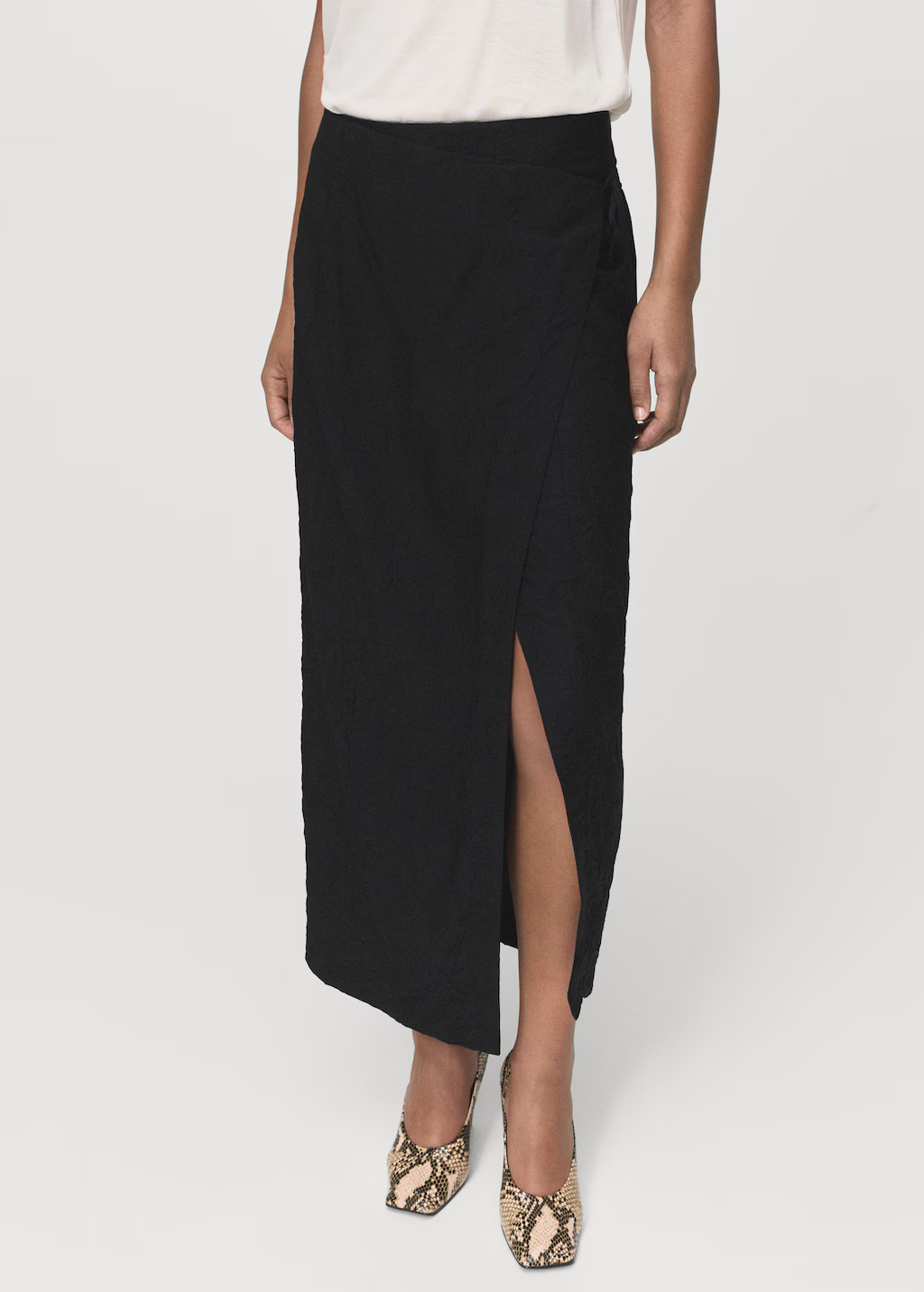 Creased-effect wrap-around skirt | Mango (US/MX/AU)
