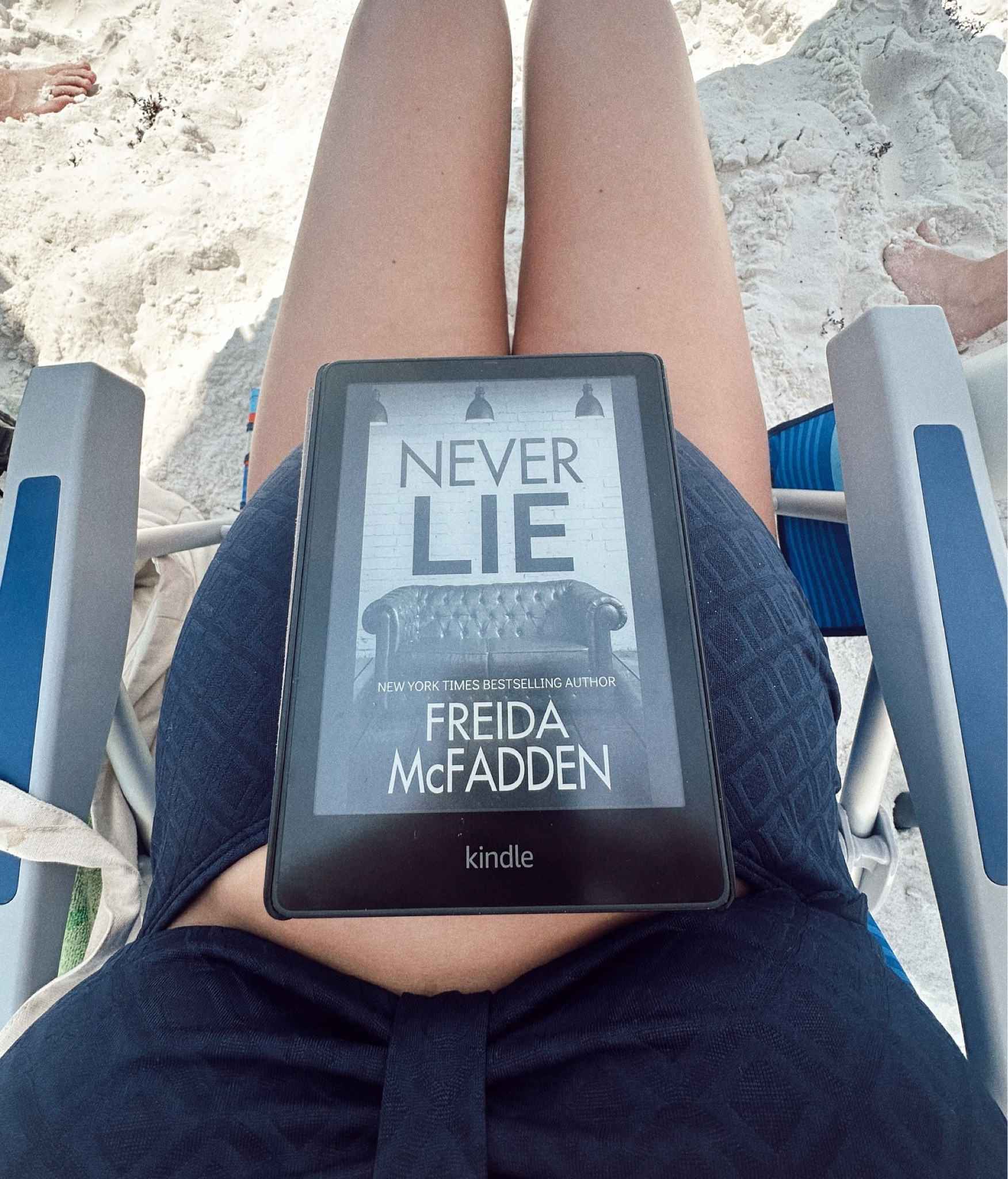 This was a great beach read! A classic Freida McFadden book where JUST when you think you’ve figured it out, it turns into a page-turner i couldn’t put down with an end I couldn’t predict! 

📼📼📼🎤/5 (3.5/5) 

It didn’t have overly complex characters and it was easy enough to follow. I recommend it for a fun travel read; may be best served in cold weather 🥶

#bookreview #bookshelf #readerreviews #freidamcfadden #kindle #books #bookstagram