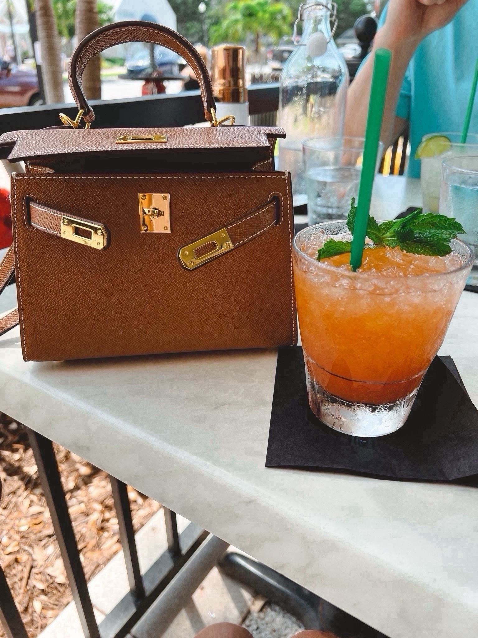 Obsessed with this bag and it’s perfect for date night!



#LTKitbag #LTKstyletip #LTKSeasonal