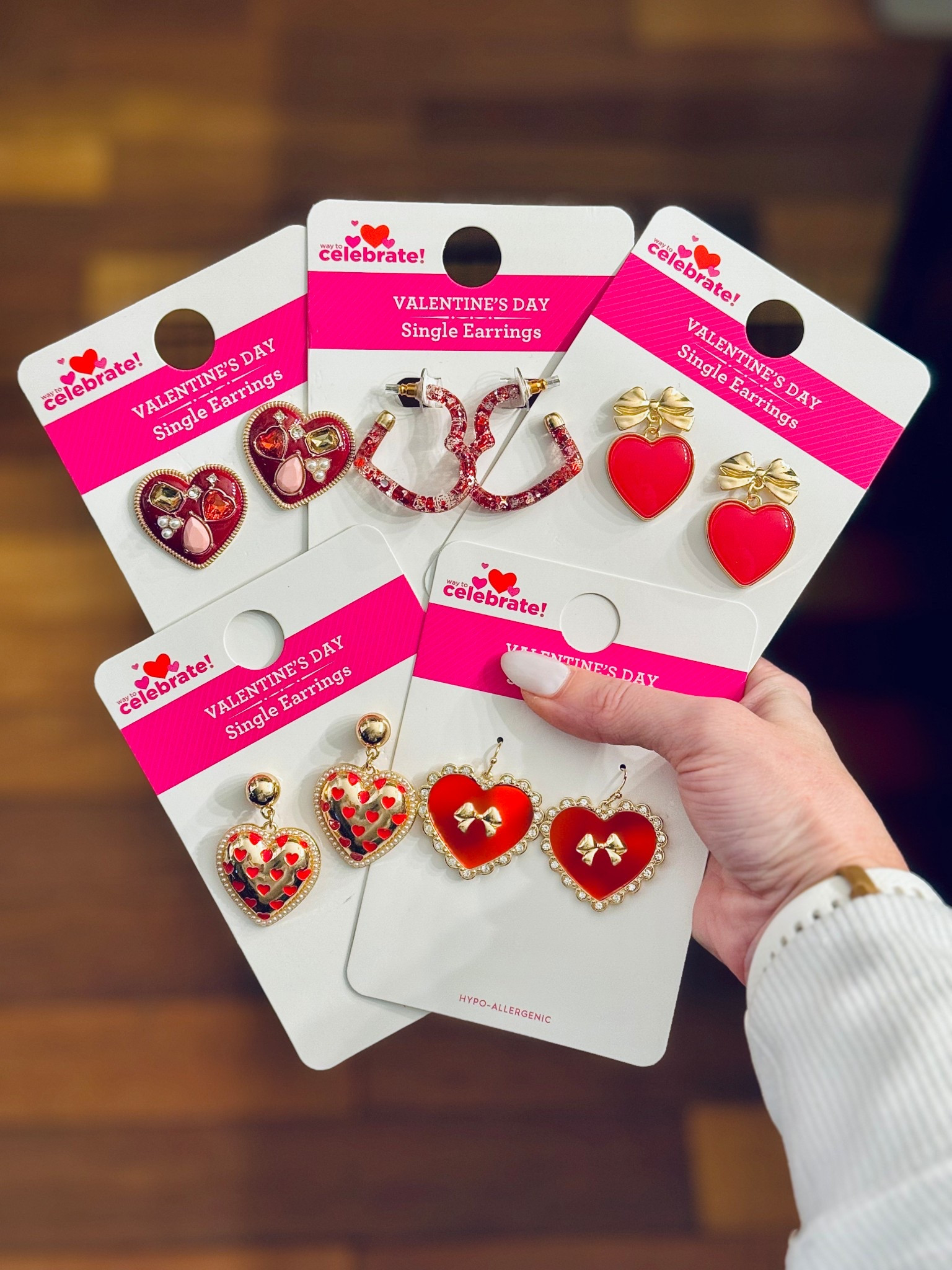 💘 Valentine’s earrings for $5?! 💘

I grabbed these adorable Valentine’s earrings from Walmart for just $5 a pair, and there are so many cute styles to choose from.

They’re perfect for gifting to your favorite Galentine or teacher, or just adding a little festive fun to your own outfit. Plus, they ship FREE with W+ 🙌🏼

#LTKSeasonal #LTKootd