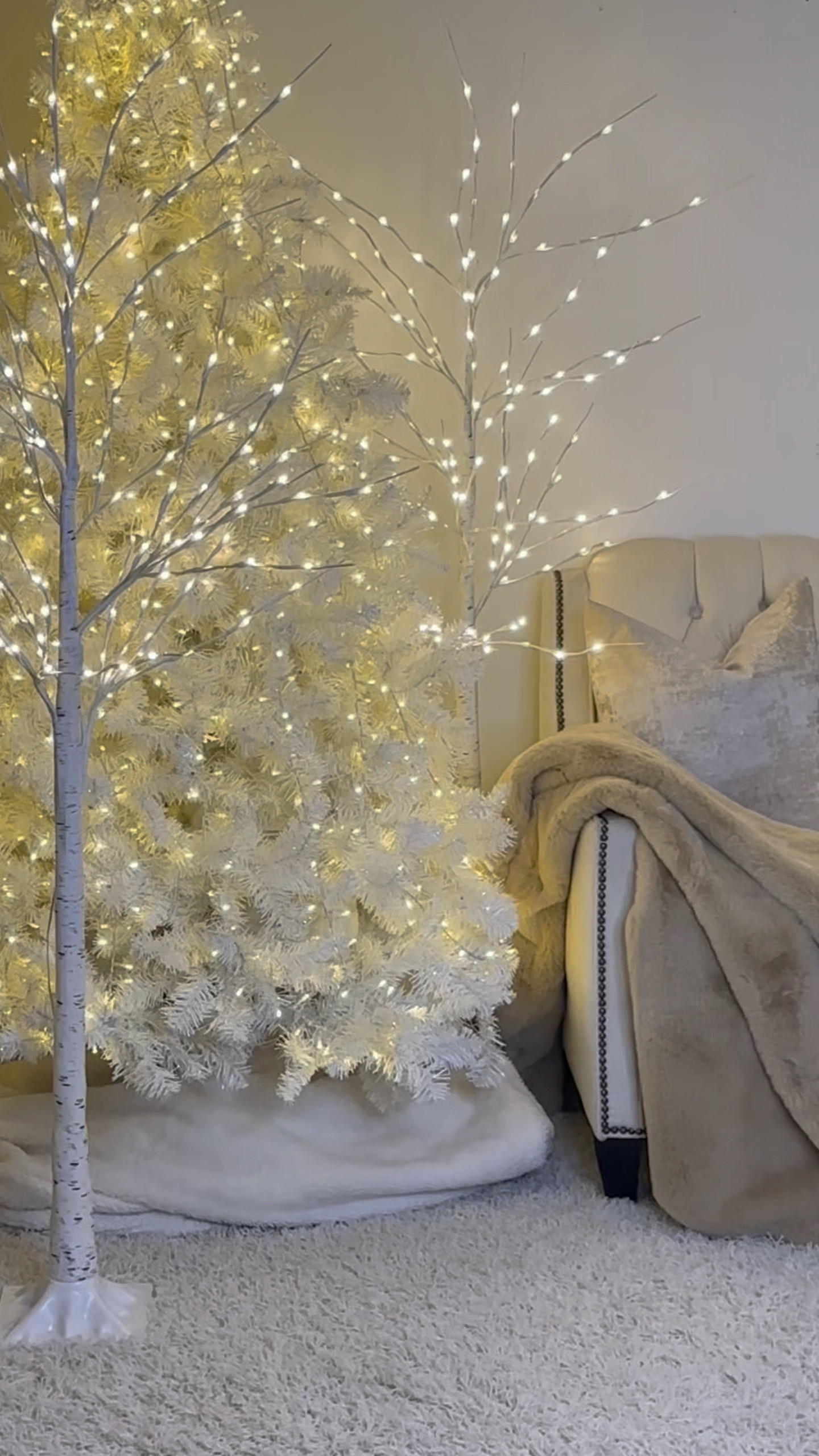 When Christmas Meets the Glow

#LTKHome #LTKHoliday #LTKSeasonal
