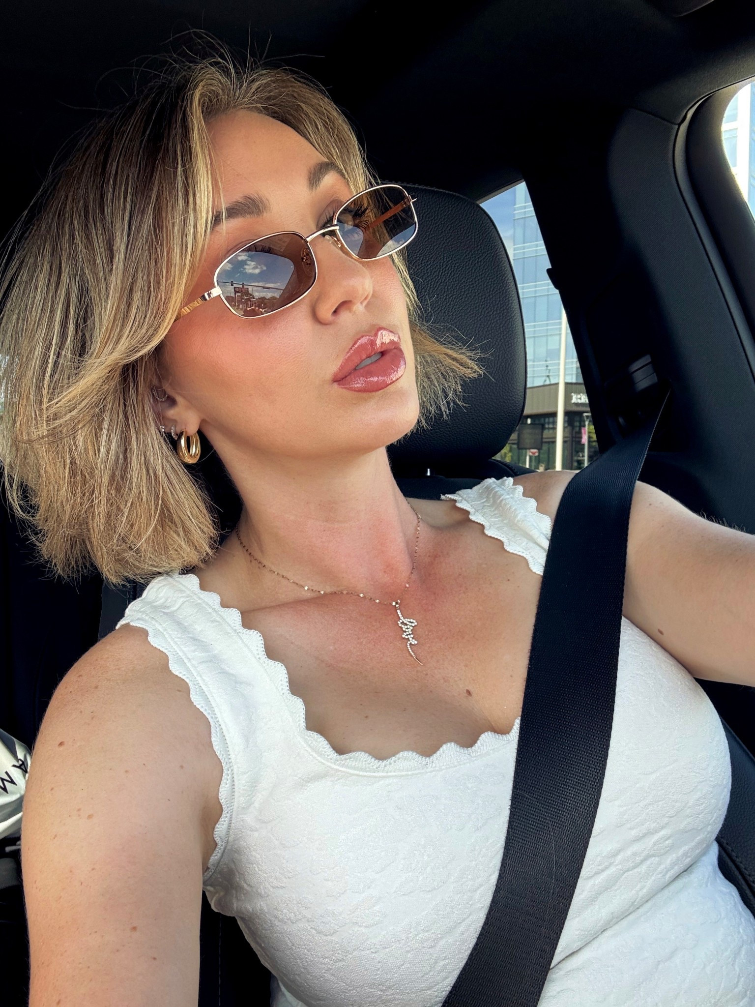 Shades I wear:
Glow Filter:  2 fair/light
Undereye corrector: 1 Fair
Foundation: 230N
Concealer: crème 
Bronzer: sand
Flush (liquid blush): watermelon glow
Blush: 44
Lipliner: Rich Mauve
Lipstick: angel

#LTKBeauty