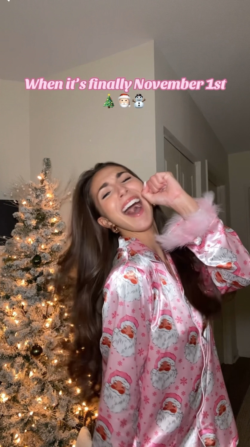 Christmas time is here! These pink Christmas pajamas with santa are so adorable! I’m wearing a medium 💖