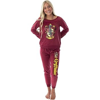 Harry Potter Juniors' Hogwart Castle House Crest Fleece Jogger Pajama Set - All 4 Houses Availabl... | Amazon (US)