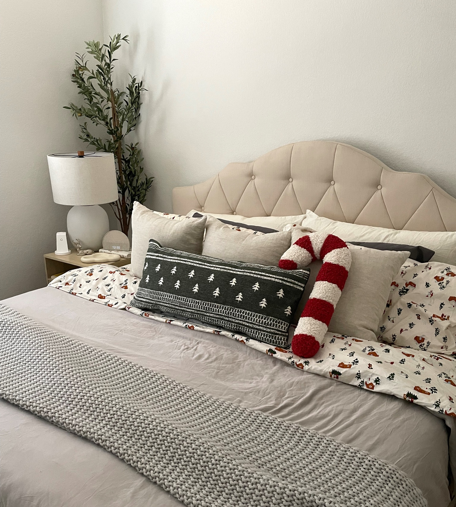 Christmas decor bedroom inspo!! 🎄✨