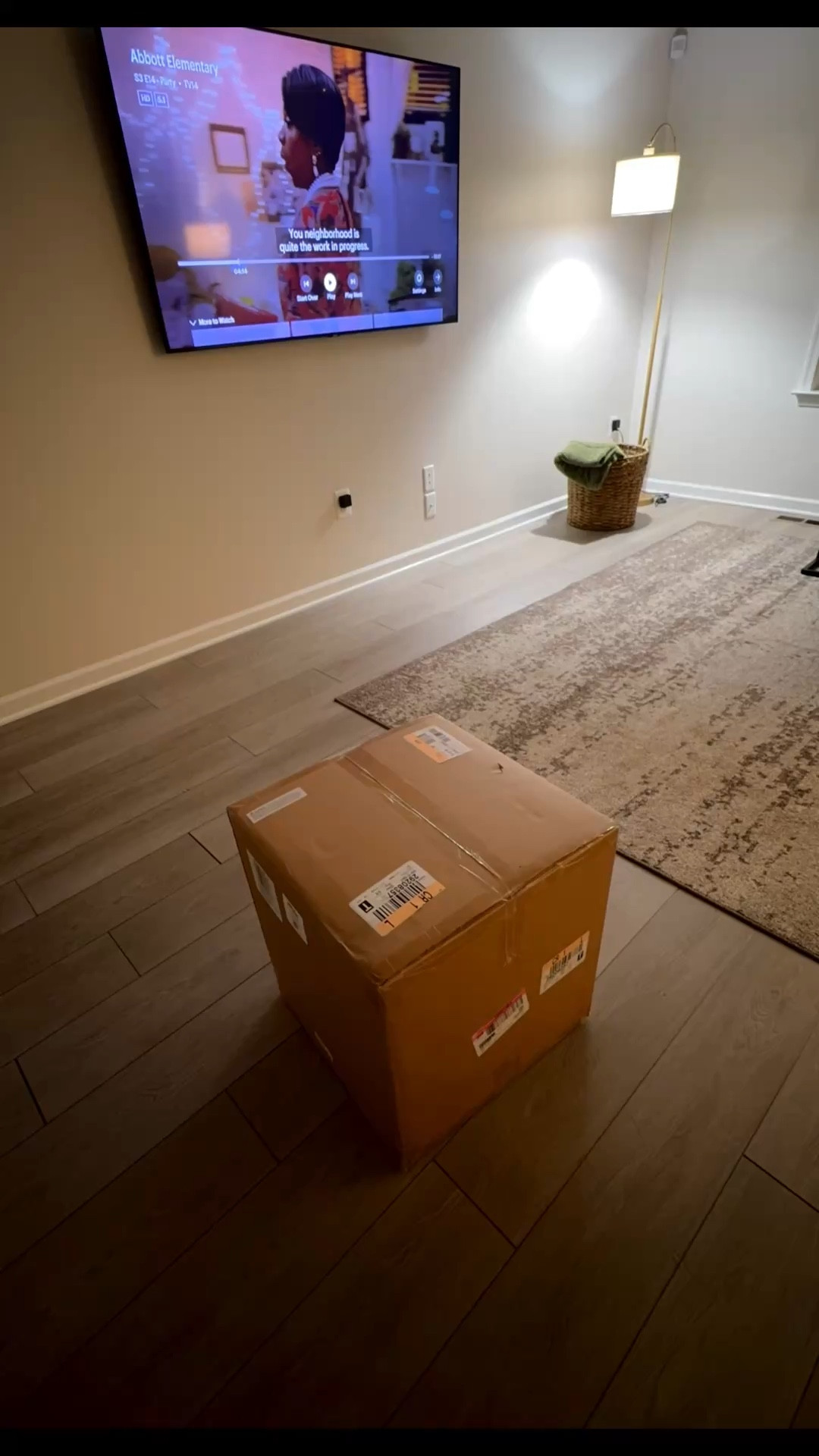 This accent table is smaller than I anticipated. That’s what I get for not checking the dimensions before I bought it lol. 

#accenttable #endtable #housetohome

#LTKHome #LTKstorytime #LTKvlog