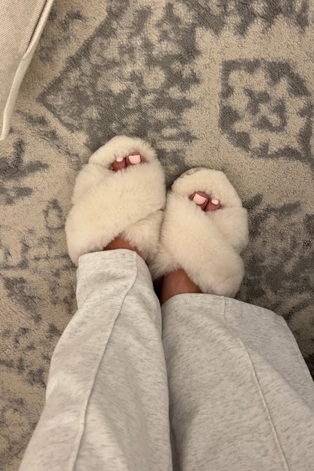 Can’t beat this Amazon slippers 😭👏🏽🫶🏽 need to get another pair for postpartum! 
