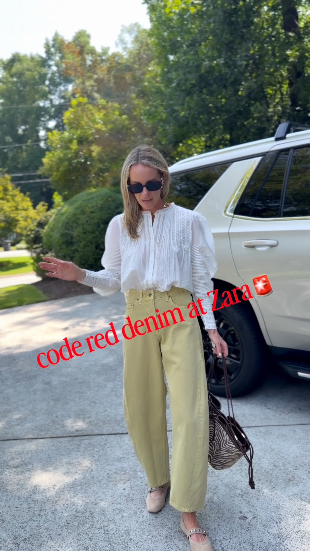 Legit the best denim at Zara and the poplin top that everyone will think is designer!

Size 2/26 jeans 
Size small top