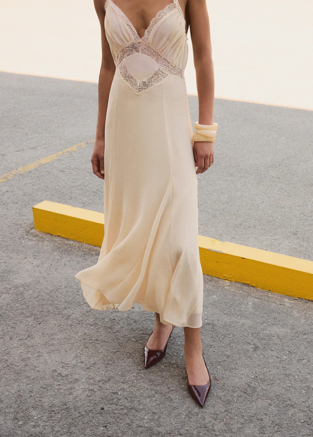 Kitten-heel patent leather shoesCurrent price [US$ 79.99 ]US$ 79.99Select a colourBurgundy | Mango (US/MX/AU)