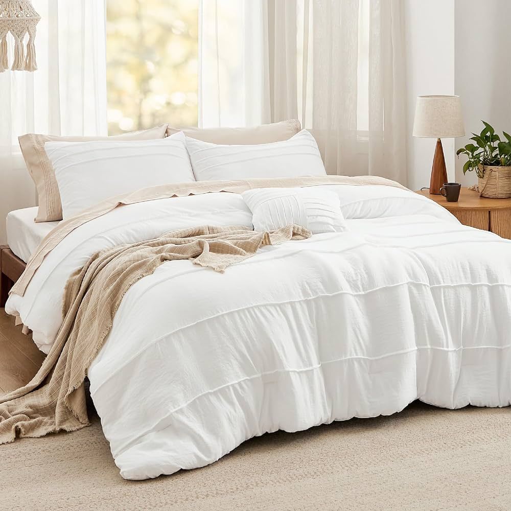 Bedsure White Twin Comforter Set - 3 Pieces Pinch Pleat Bed Set, Down Alternative Bedding Sets fo... | Amazon (US)