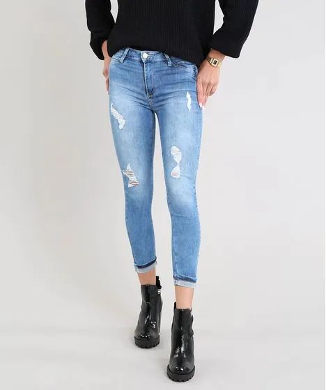 Calça Jeans Feminina Sawary Cropped com Rasgos Azul Médio | C&A BR