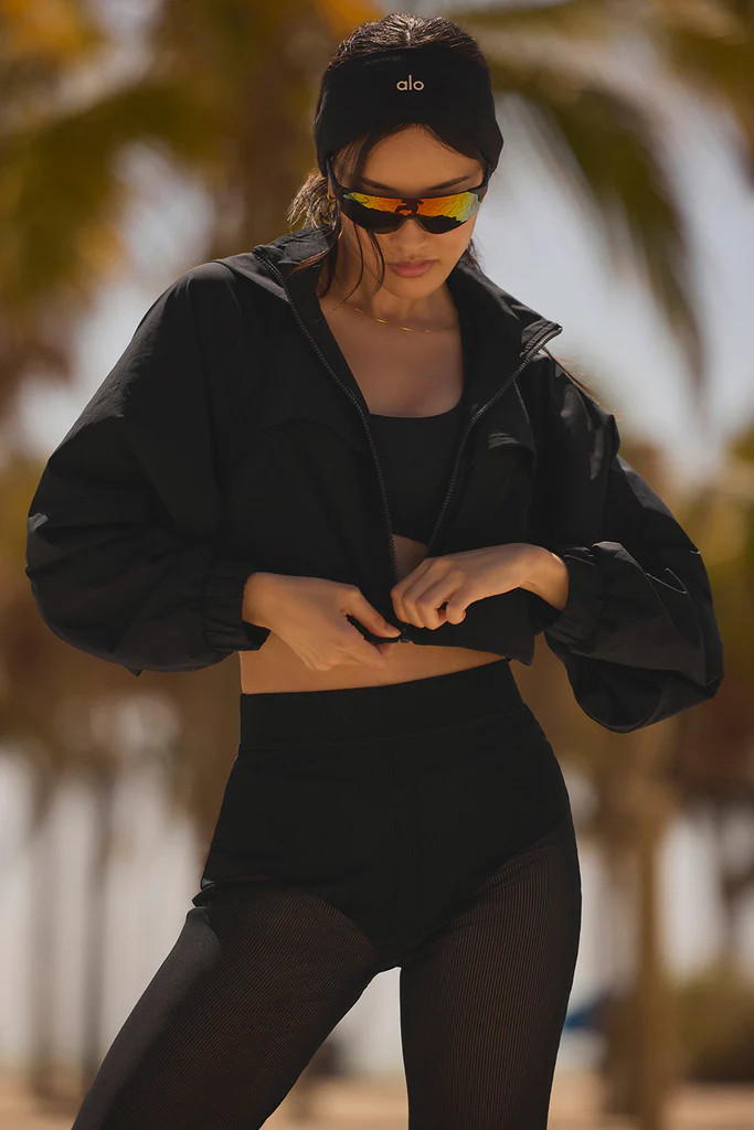 Cropped Playmaker Jacket - Black | Alo Yoga (US)
