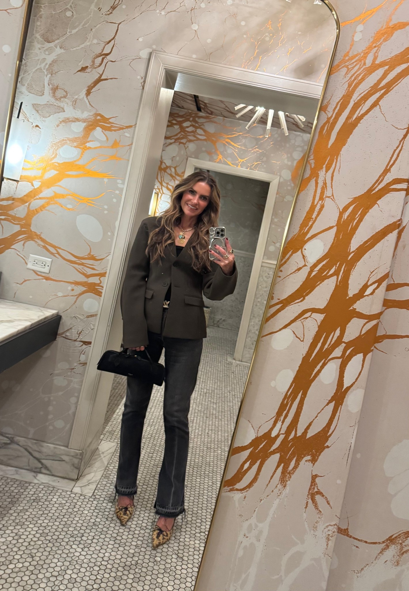  #gno HH & dinner with sweet friends at @parkhousedallas♥️💚

wearing my new favorite brand of blazers!! you guys the quality of this brand is incredible & the price is so good!! 

i own like 3 now ill link all my favs below. they run tts i’m wearing an x-small 

+ shop rest of my look below too! 

#LTKWorkwear #LTKHoliday #LTKOver40