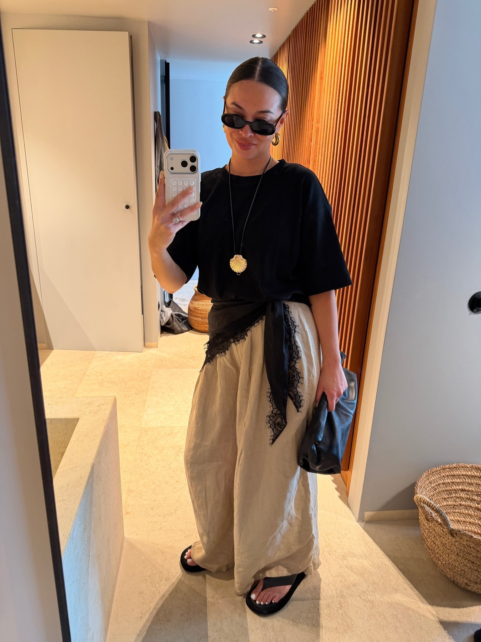 an easy way to update a tee on holiday 🖤 #summer #holidayoutfit