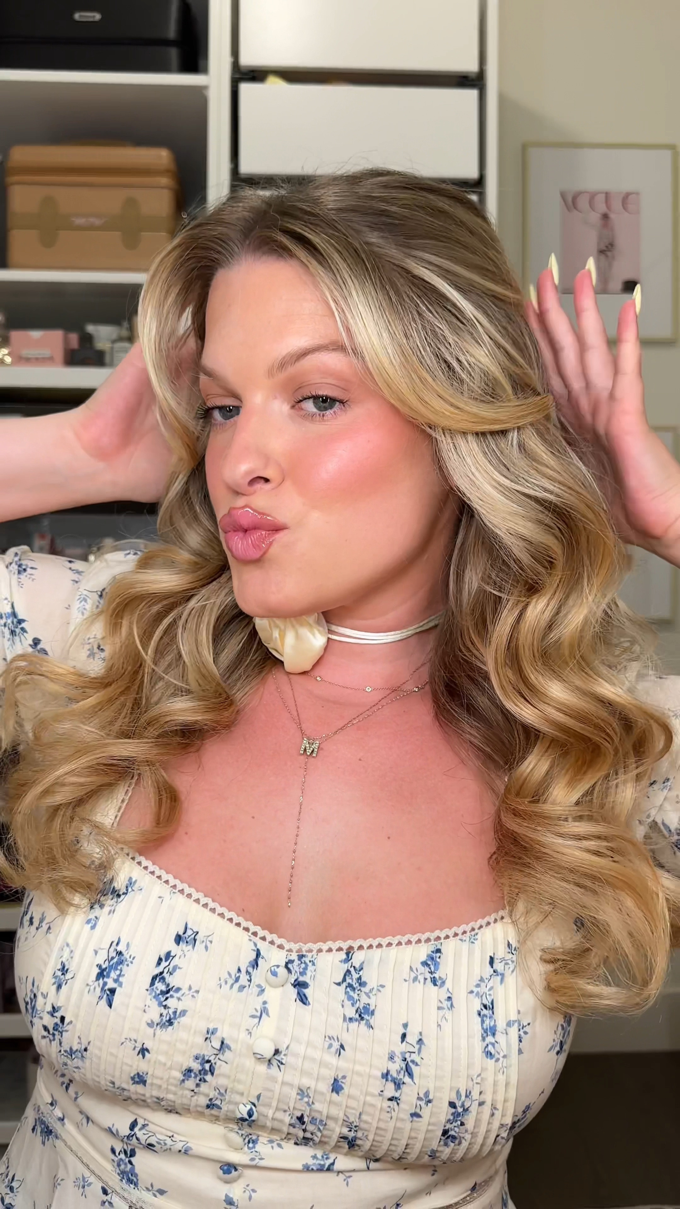 no hot tools ?? no problem 🤞🏼 also i feel like my heatless curls sometimes come out better than my curling iron lowk #hairstyleideas #hairtutorial #halfuphalfdown #heatlesscurls #summerhairstyles #eurosummer

#LTKbeauty #LTKVideo