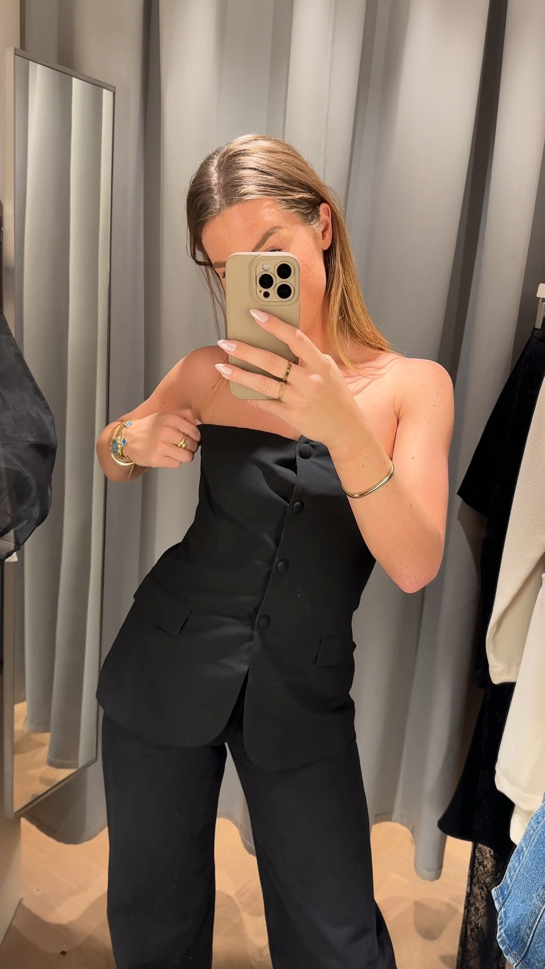 H&M items - wearing size s most of them

Christmas outfit inspiration

#LTKparties #LTKSeasonal #LTKHoliday